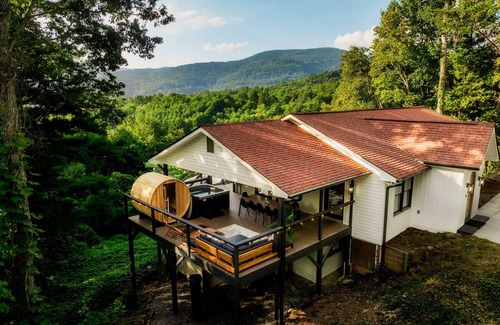 Fairview House | Heated Pool w/Epic Views! October Specials! Sauna!