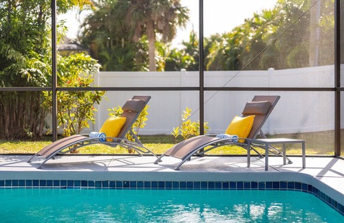 Englewood East House | ~Heated Pool W/Floats~Keurig~6Mi to Beach~BBQ~