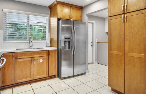 Central Oakland Park House | Heated Pool! Walk to Brewery & Restaurants!