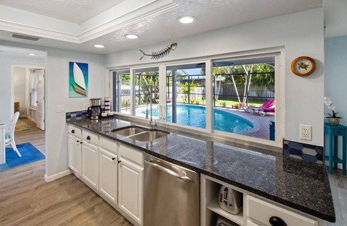 Forest Isles House | Heated Pool-Walk to Beach-Kayaks-Beach Gear