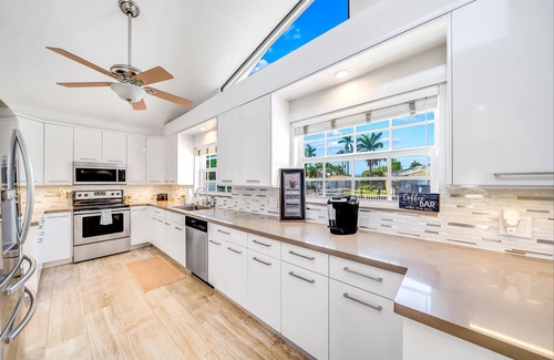 Garden Isles House | Heated Pool! Waterfront+Kayak! Close 2 Beach!