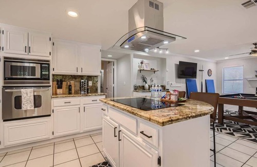 Canyon Gate Villa | Heated Pool with Cabana & Game-Room 15 Min to Strip!
