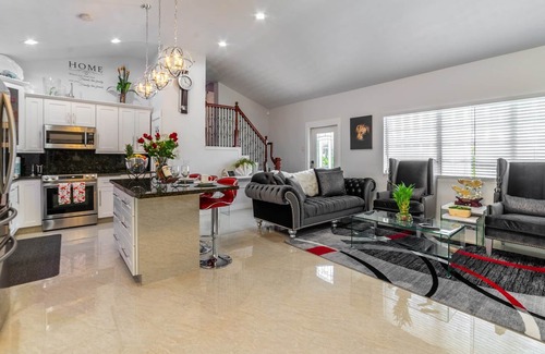 Boynton Beach House | Heated pool with jacuzzi, 9mins to the Beach.