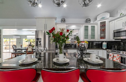 Boynton Beach House | Heated pool with jacuzzi, 9mins to the Beach.