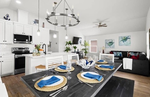 Port Aransas House | Heated Private Pool! - The Green Casita