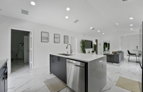 Old Northwood Historic District House | Heated Salt Pool , 4BR Luxe Home , Jacuzzi , Self Check-In