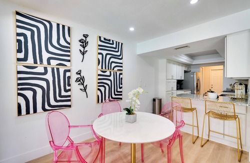 Yacht Club House | Heated Saltwater Pool < 2 Mi to Yacht Club Beach!