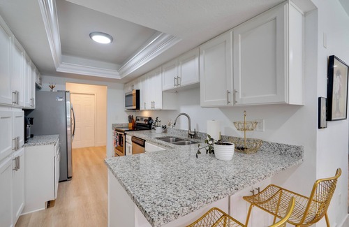 Yacht Club House | Heated Saltwater Pool < 2 Mi to Yacht Club Beach!