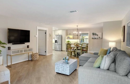Siesta Key House | Heated Saltwater Pool, Walk to Siesta Village