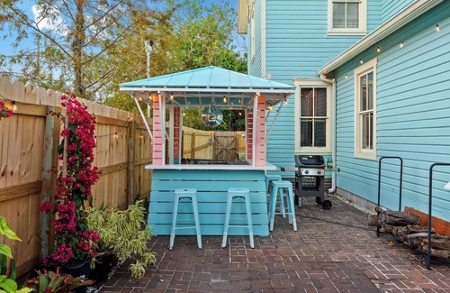 Bradenton House | Heated saltwater pool, Sleeps 14, Grill,15 to AMI.