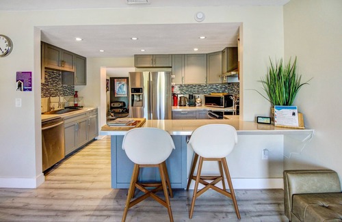 Pompano Beach House | HEATED SALTWATER POOL,KING BED,PET/FRIENDLY PEACEFUL RETREAT