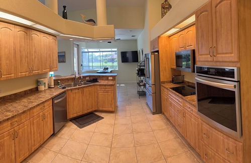 Port Charlotte House | HEATED SALTWATER POOL and SPA, on CANAL in marvelous Port Charlotte