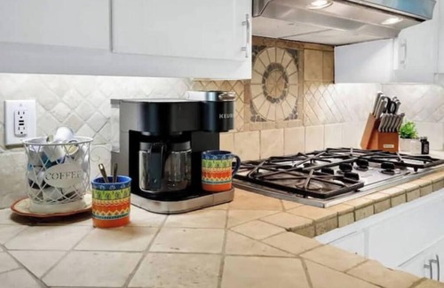 Medical Center District House | Heated Swimming pool & Hot tub 7 bed central home
