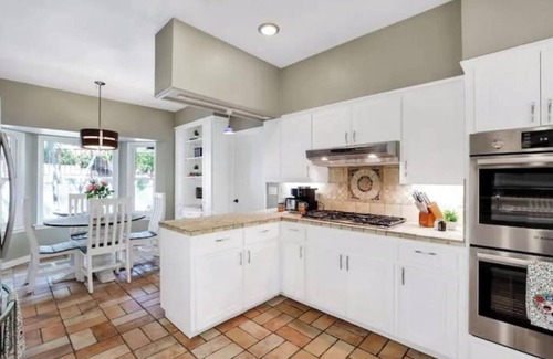 Medical Center District House | Heated Swimming pool & Hot tub 7 bed central home