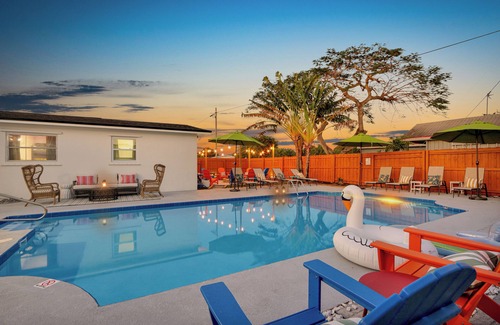 West Palm Beach House | HeatedPool/MiniGolf/Bowling/Arcade/FirePit/Slide