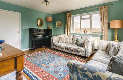 Westleton House | Heath View - Four Bedroom House, Sleeps 7