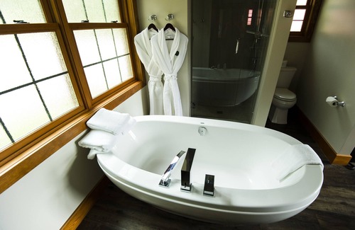Golden Cabin | Heather Mountain Lodge
