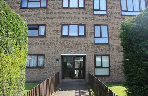 Little Hay Apartment | ★Heathmere-NEC, Airport, HS2,Resorts World,Workcation - Spacious quiet apartment
