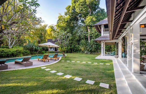 Banjar Semer Villa | Heaven 4 BR Villa with Large Pool and Jacuzzi