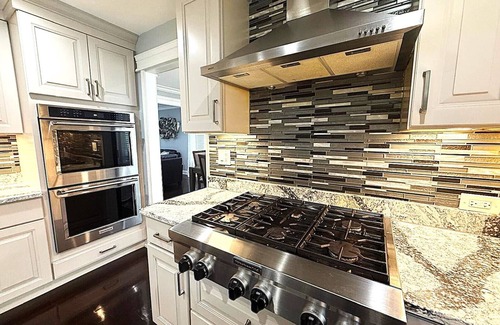 Bartlett House | Heaven: 4BR/3.5 BT - Large Spacious Home w/Beautiful Sunroom