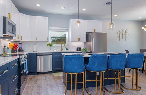 Near East Side House | Heaven-sent Convenient 4BR/3BA Near Downtown