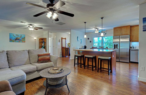 Englewood East House | HEAVENLY 2-bedroom home with Luscious Gardens in Englewood
