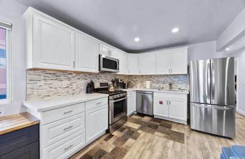Tahoe Village Condo | Heavenly Condo | Walk to Lift + Balcony | Sleeps 6