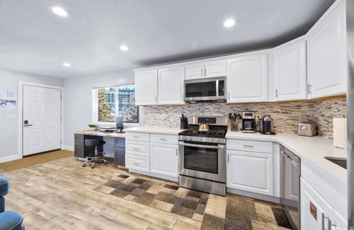 Tahoe Village Condo | Heavenly Condo | Walk to Lift + Balcony | Sleeps 6