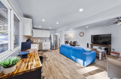 Tahoe Village Condo | Heavenly Condo | Walk to Lift + Balcony | Sleeps 6