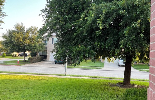 Humble House | Heavenly Haven in beautiful Humble right outside IAH