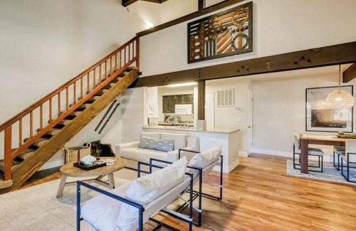 Bijou Park House | Heavenly Haven Lakeland Village Private Beach