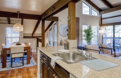 Bijou Park House | Heavenly Haven Lakeland Village Private Beach