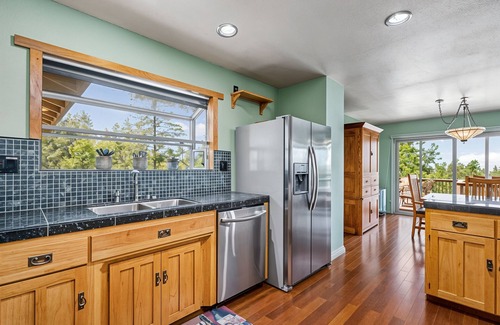 Groveland House | Heavenly Hilltop - 3-Level Home with Game Room by Yosemite Region Resorts