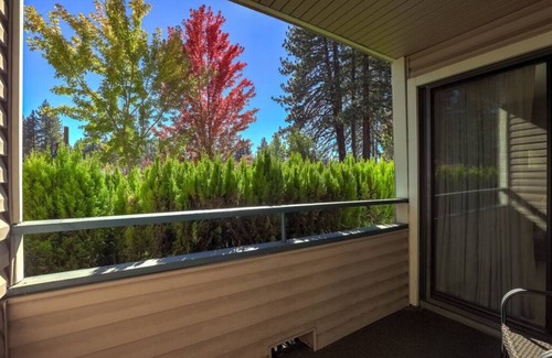 South Lake Tahoe Condo | Heavenly Lakeside Retreat Close to downtown