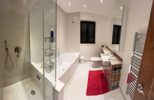 Oakleigh Bed & Breakfast | Heavenly London - Whetstone