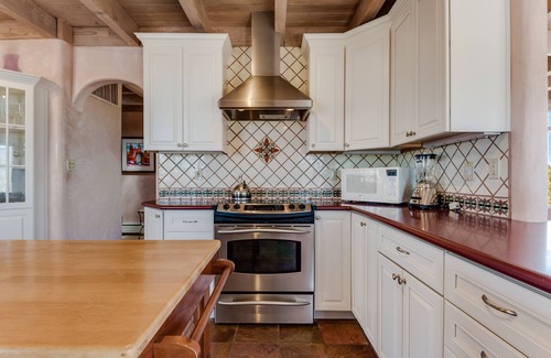 Northeast Santa Fe House | Heavenly Mountain Views-Close to Plaza, Ski, Pickleball & Hot Tub, Upscale home