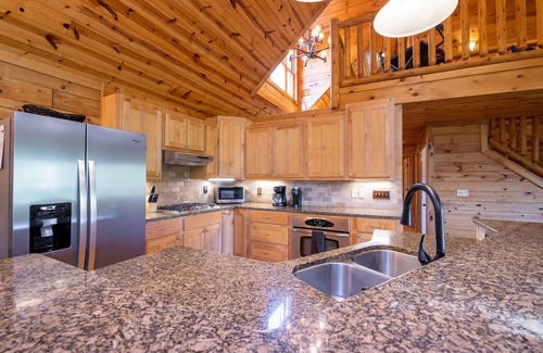 Spruce Pine House | Heavenly Mtn Views, Hot Tub+Fire Pit+Grill, Fireplace, WiFi, Hike, Close to BRP!