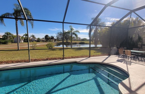 Braden River House | Heavenly Pool Home on a Golf Course