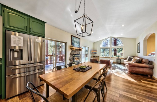 Montgomery Estates House | Heavenly Retreat- Hot Tub, Pool Table, Pets, Air Conditioning