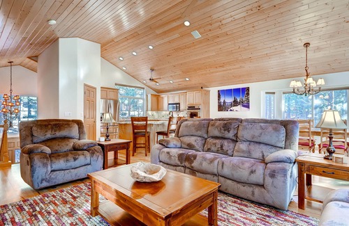 Montgomery Estates House | Heavenly Solitude - Pets , Hot Tub, 2 Living Areas, Modern