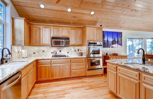 Montgomery Estates House | Heavenly Solitude - Pets , Hot Tub, 2 Living Areas, Modern