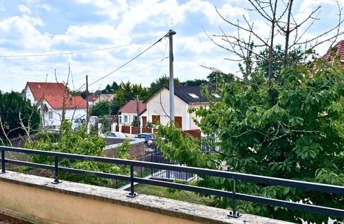 Domont Apartment | HeavenlyHome-Paris-CDG-Stade-de-France-Jardin Cosy For family