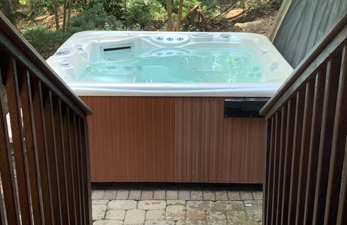 Moravian Falls Cabin | Heaven’s Door Mountain Retreat with Hot Tub