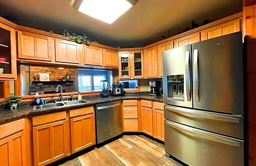 Sevierville Cabin | Heaven’s Kiss ~ Large Heated Pool ~ Theater ~ Game Room ~ Fire Pit ~ Private