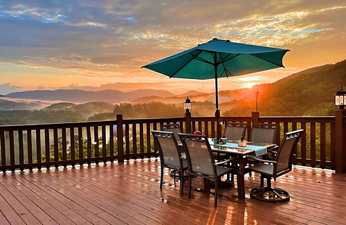 Sevierville Cabin | Heaven’s Kiss ~ Large Heated Pool ~ Theater ~ Game Room ~ Fire Pit ~ Private