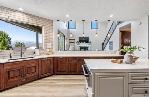 Heber House | Heber Heights-Massive 8BD/Sauna Firepit/6.5B HotTub!