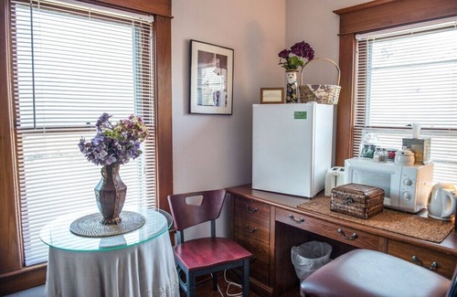 Town of Ledyard Apartment | Heck-Of-A-Deck Lakehouse with Sunsets, and Kayaks, too!