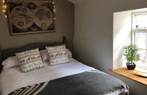Haworth House | Hedgehog Cottage with garden in Bronte village!