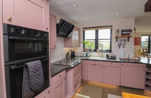 Barnstaple Cottage | HEDGEROSE, pet friendly, character holiday cottage in Barnstaple