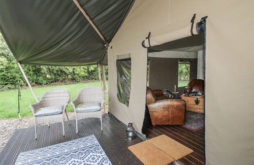Bewdley Cottage | HEDGEROW, pet friendly, with hot tub in Bewdley